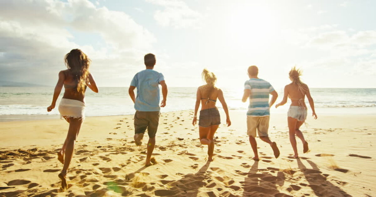 summer-friends-beach summer-friends-beach