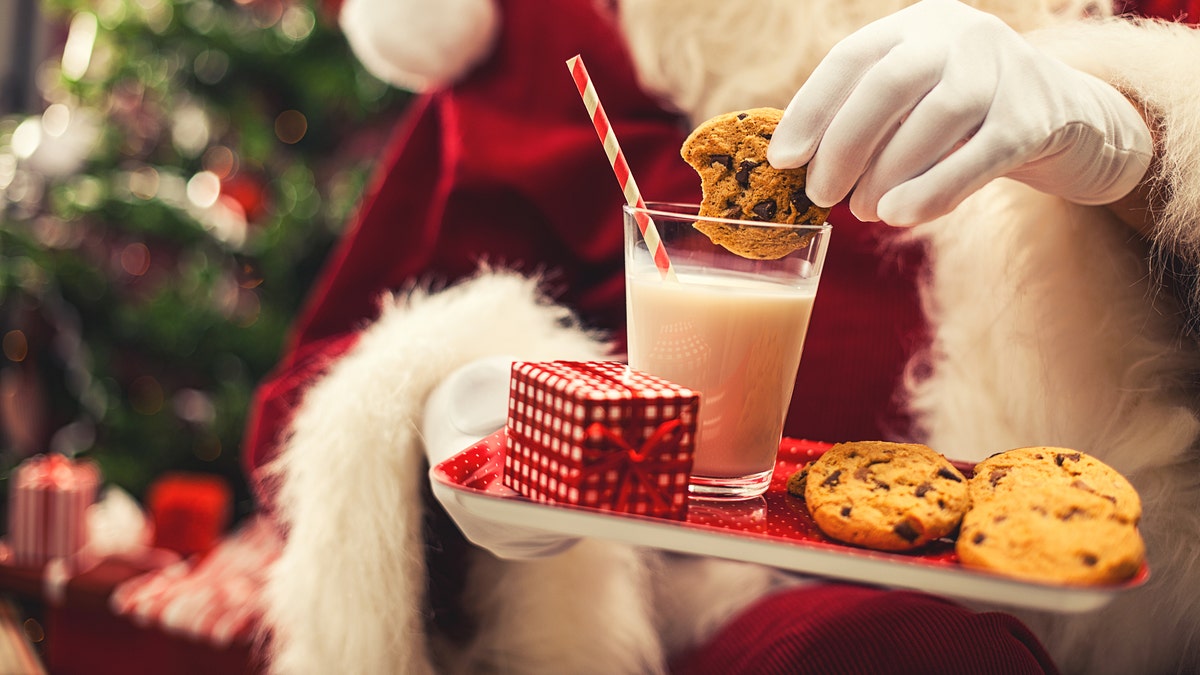 cookies-milk-santa-america