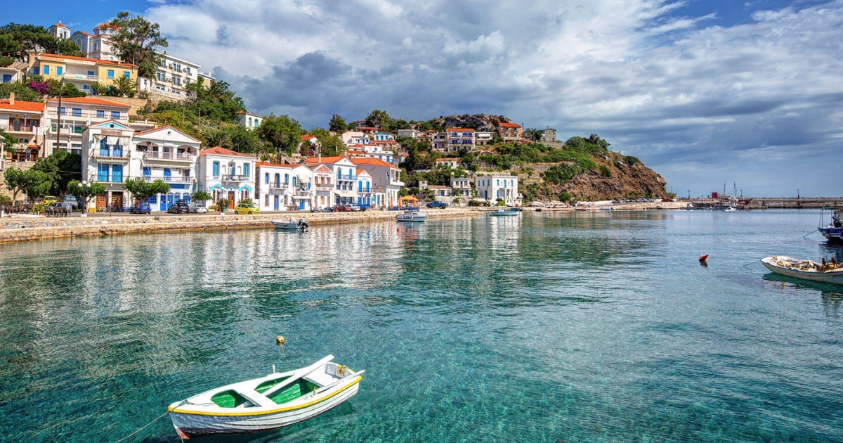 5 ελληνικά νησιά για low budget διακοπές με την παρέα σου χωρίς να «μείνεις ταπί»!