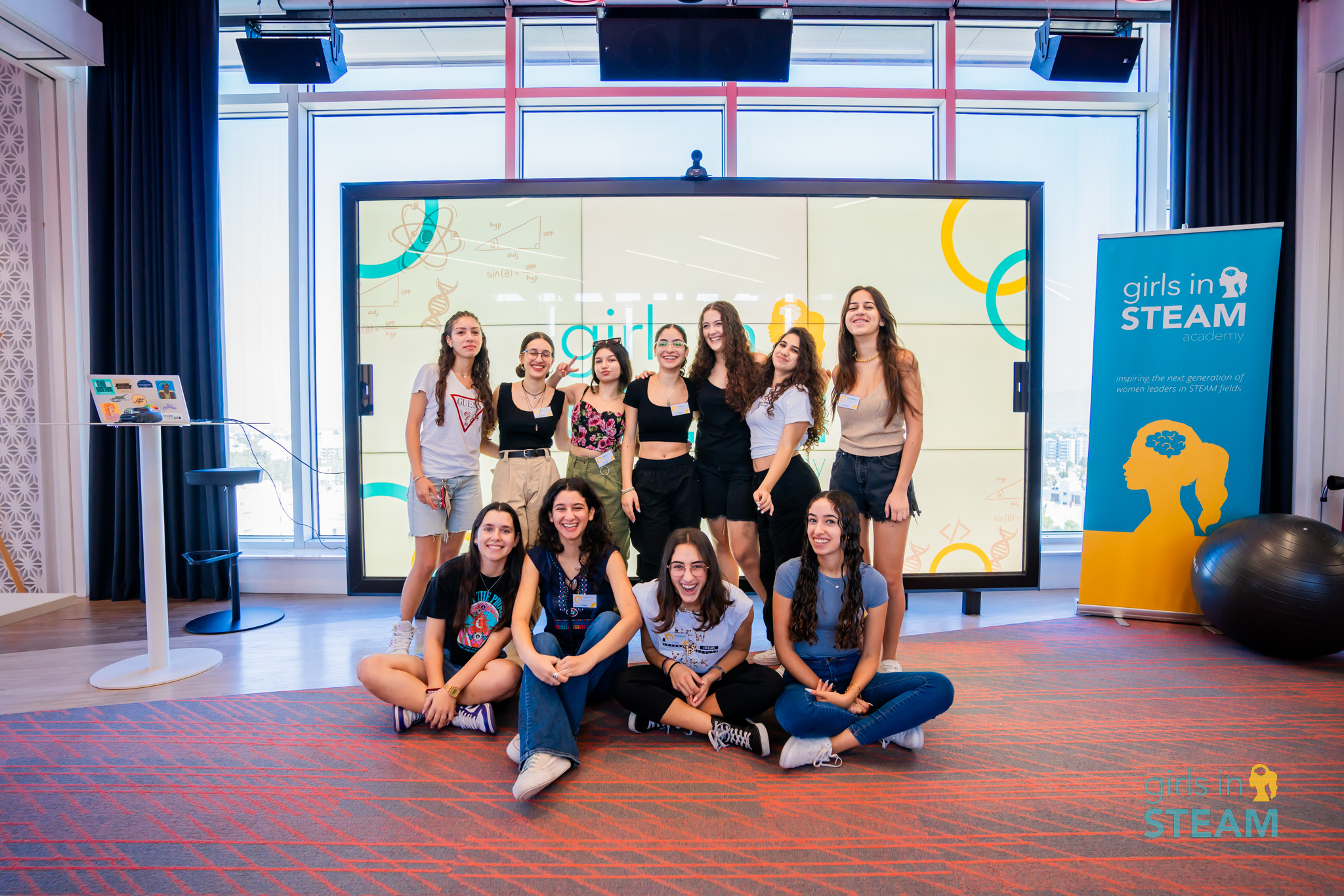 Girls In STEAM Academy: Το εκπαιδευτικό πρόγραμμα BridgeSTEAM επιστρέφει!