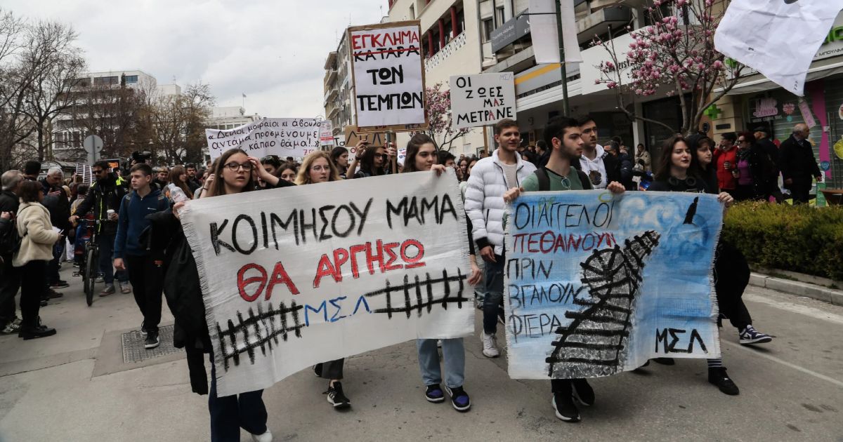 14 συγκινητικά τραγούδια που γράφτηκαν για το έγκλημα στα Τέμπη!